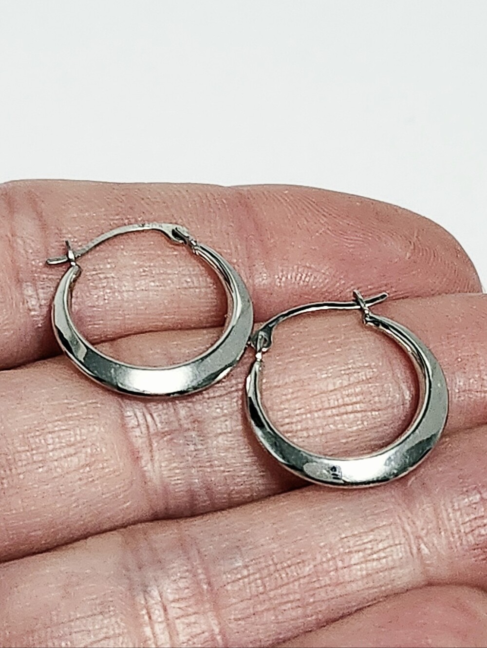 10K Gold Hoop Huggie Earrings - Sleek Minimalist Design 15 mm